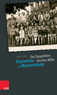 Buchcover: „Klassenfoto mit Massen&shy;mörder&nbsp;&mdash; Das Doppelleben des Artur Wilke“